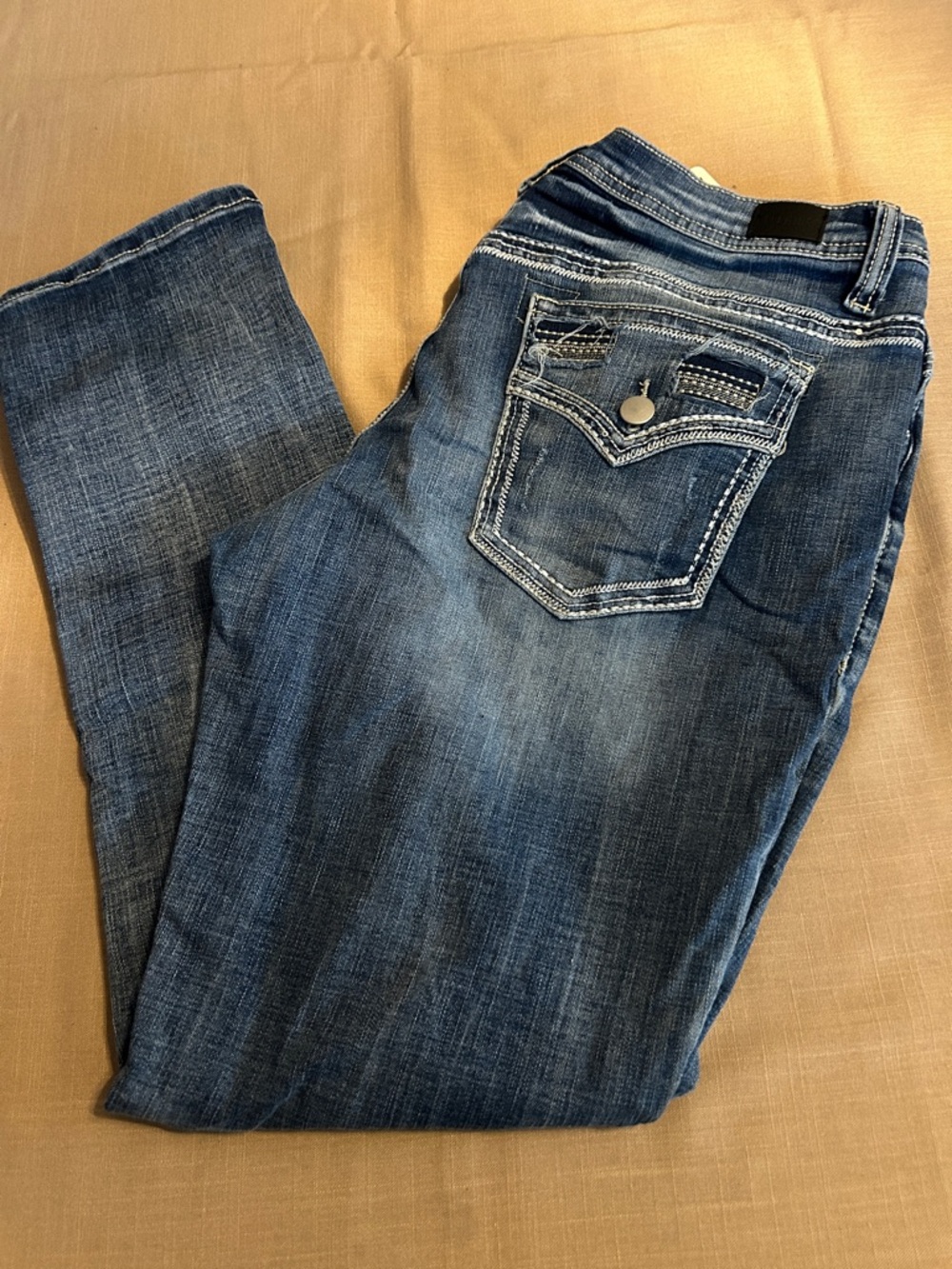 NWOT Women’s Straight Leg Jeans in Medium Distressed Blue